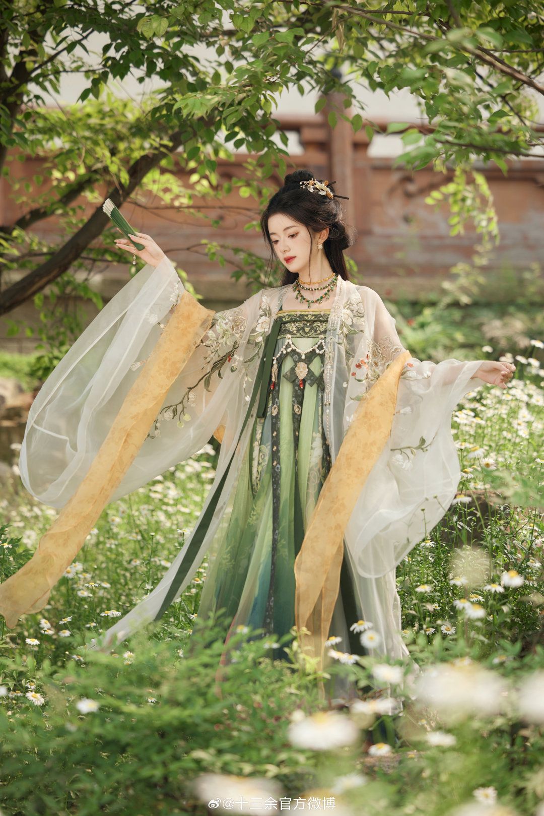 Elegant Bridal Cheongsam:A Glamor of Respect and Tradition Elegant Bridal Cheongsam:A Glamor of Respect and Tradition