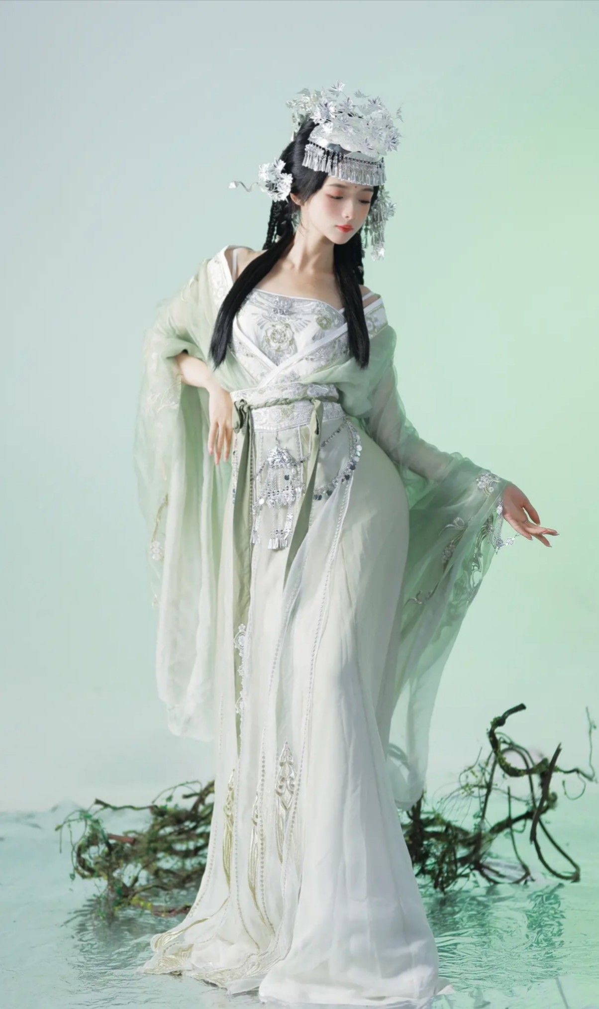 The Revival of Chinese Traditional Hanfu Fashion:Exploring the Essence of Ancient Chinese Culture The Revival of Chinese Traditional Hanfu Fashion:Exploring the Essence of Ancient Chinese Culture