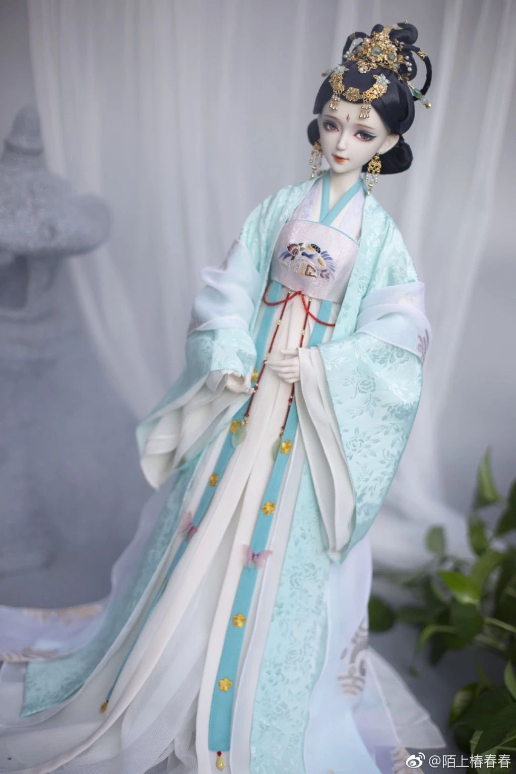 The Traditional Beauty of Cheongsam:The Aristocratic Dame in the Republic of China Style The Traditional Beauty of Cheongsam:The Aristocratic Dame in the Republic of China Style