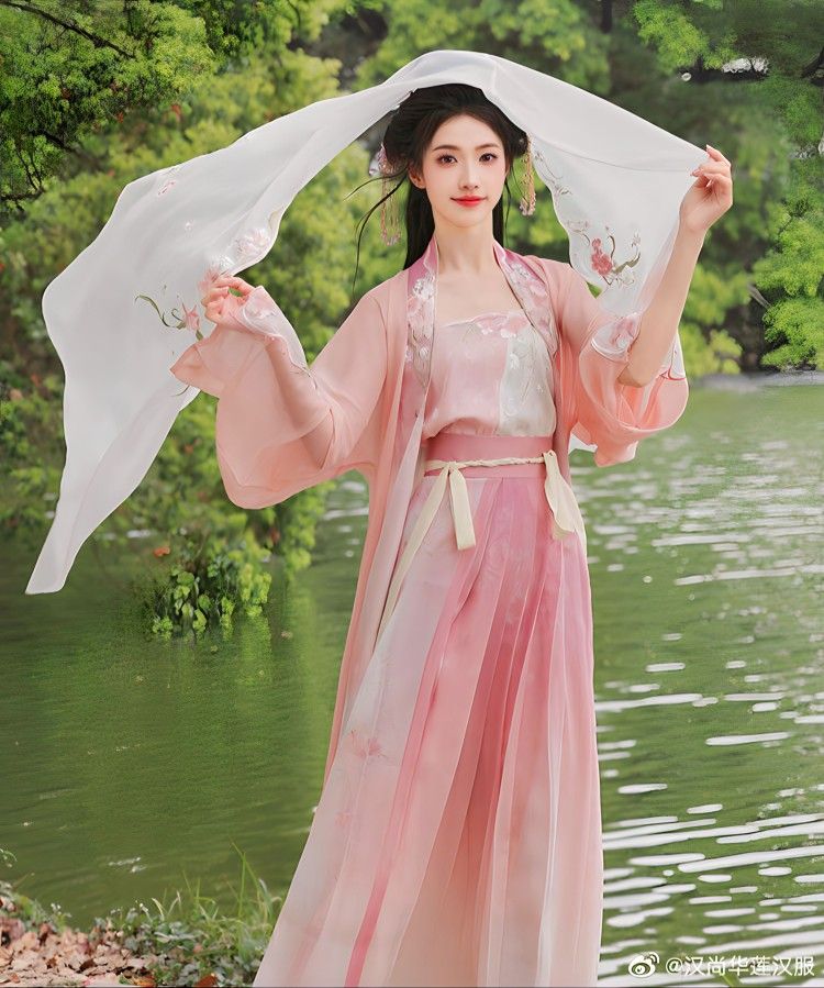 The Splendor of Hanfu:A Closer Look at the Upper Robe the Upper Jacket The Splendor of Hanfu:A Closer Look at the Upper Robe the Upper Jacket