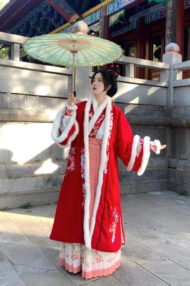 Qipao-Style Girls:The Spring and Autumn of Traditional Elegance
