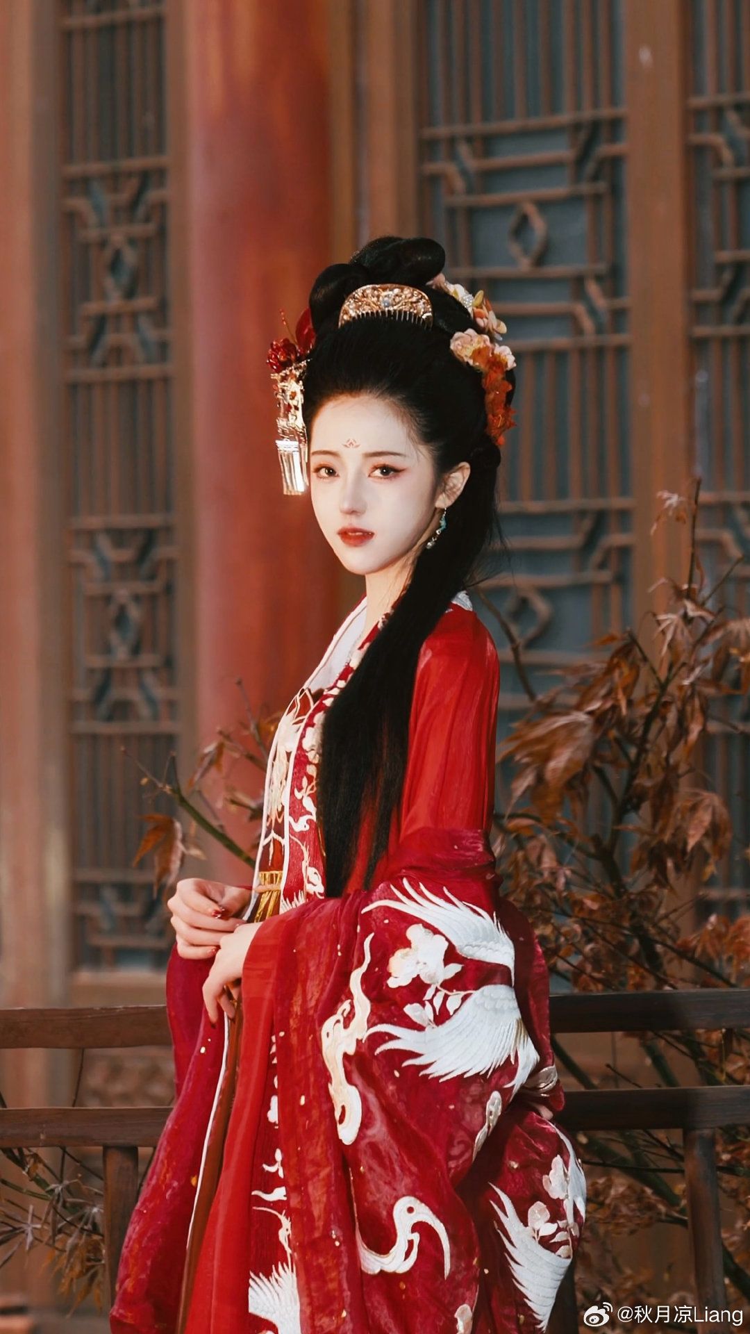 Handcrafted Qipao for Autumn Winter:A Blend of Tradition and Modern Elegance Handcrafted Qipao for Autumn Winter:A Blend of Tradition and Modern Elegance