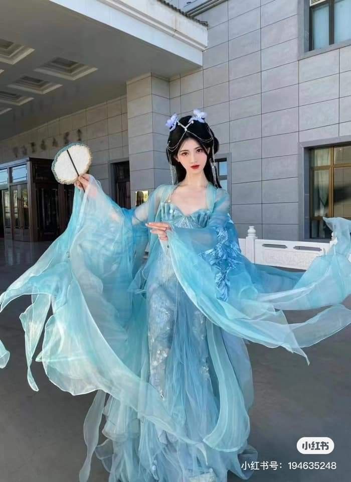 The Dream of Millions:The Revival of Hanfu Fashion among Youth in China The Dream of Millions:The Revival of Hanfu Fashion among Youth in China