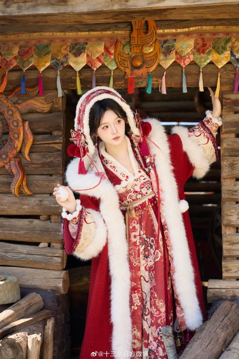 Winter Ming-Style Hanfu Overcoat:A Blend of Tradition and Modern Comfort Winter Ming-Style Hanfu Overcoat:A Blend of Tradition and Modern Comfort