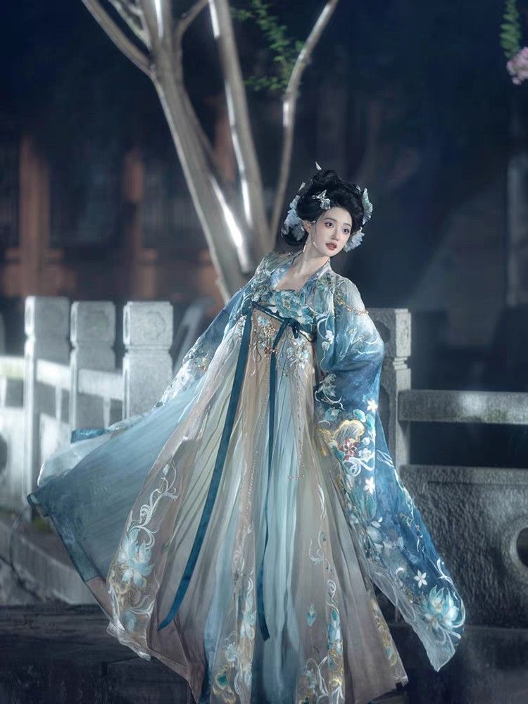 The Enchanting World of Hanfu:The Allure of Shenyin Style The Enchanting World of Hanfu:The Allure of Shenyin Style