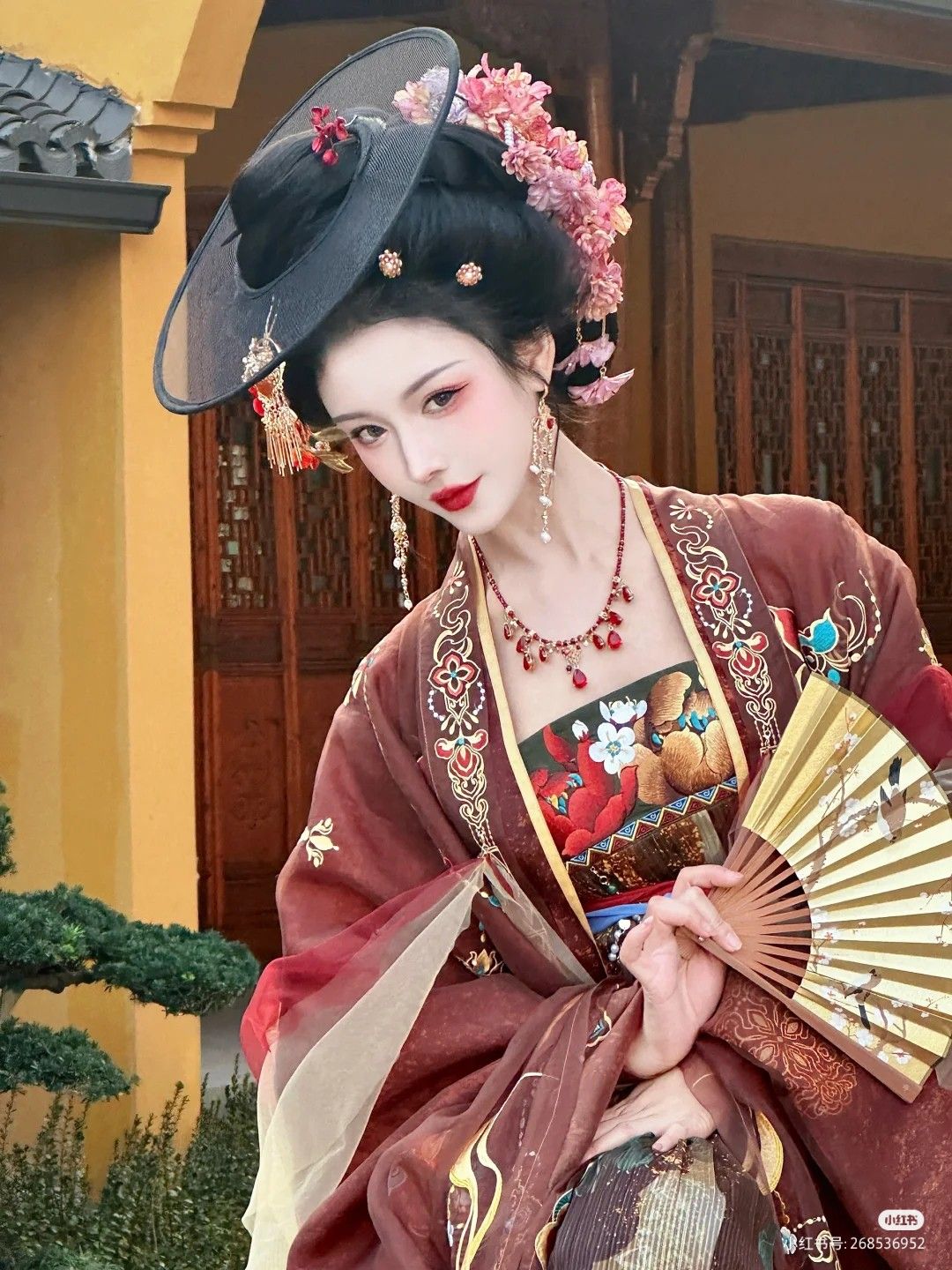 A Little Girl in Traditional Hanfu and White Shoes:Embracing the Beauty of Chinese Heritage A Little Girl in Traditional Hanfu and White Shoes:Embracing the Beauty of Chinese Heritage