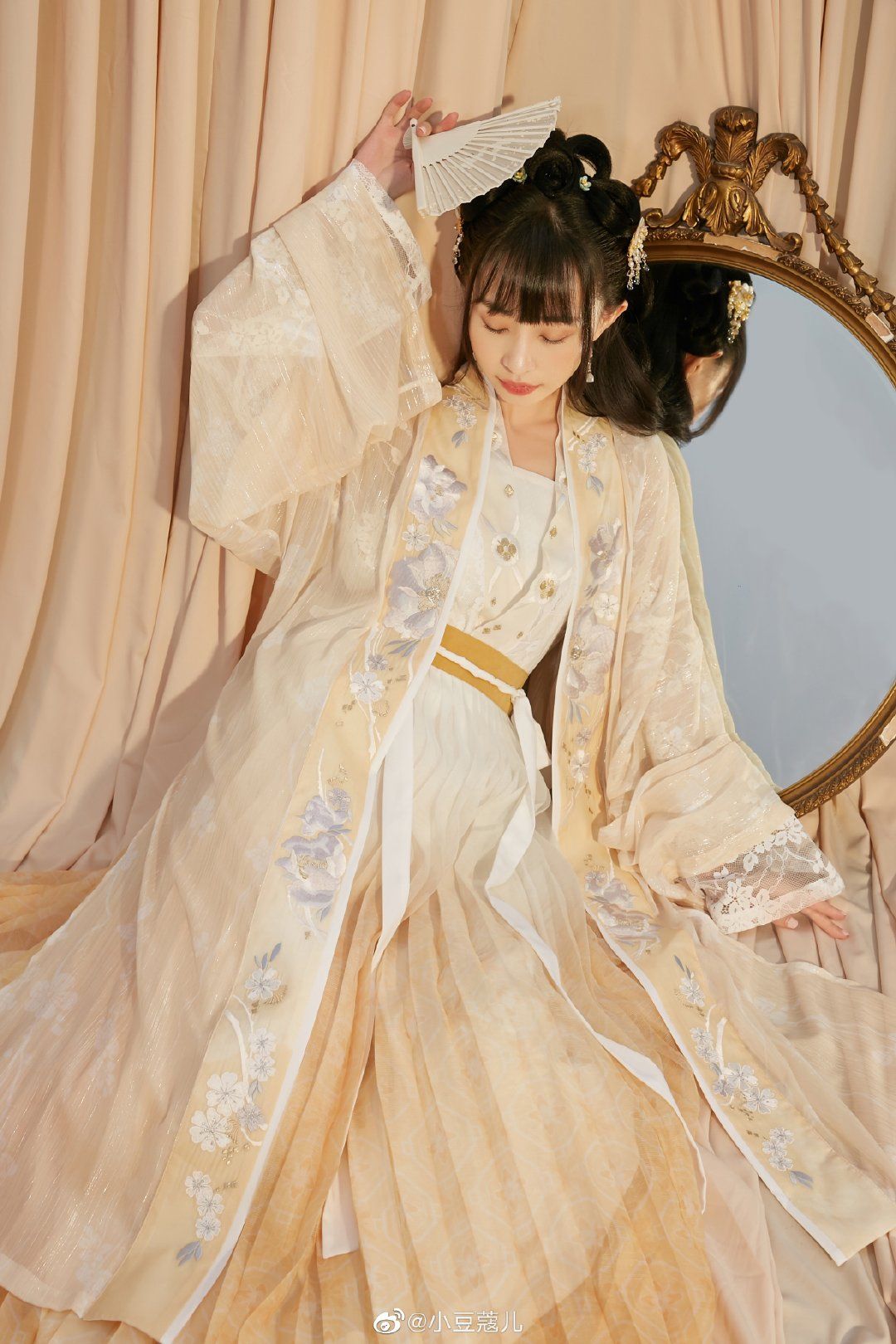 The Dominant 12-Year-Old in Hanfu Fashion:A Girls Journey into Traditional Elegance and Power The Dominant 12-Year-Old in Hanfu Fashion:A Girls Journey into Traditional Elegance and Power