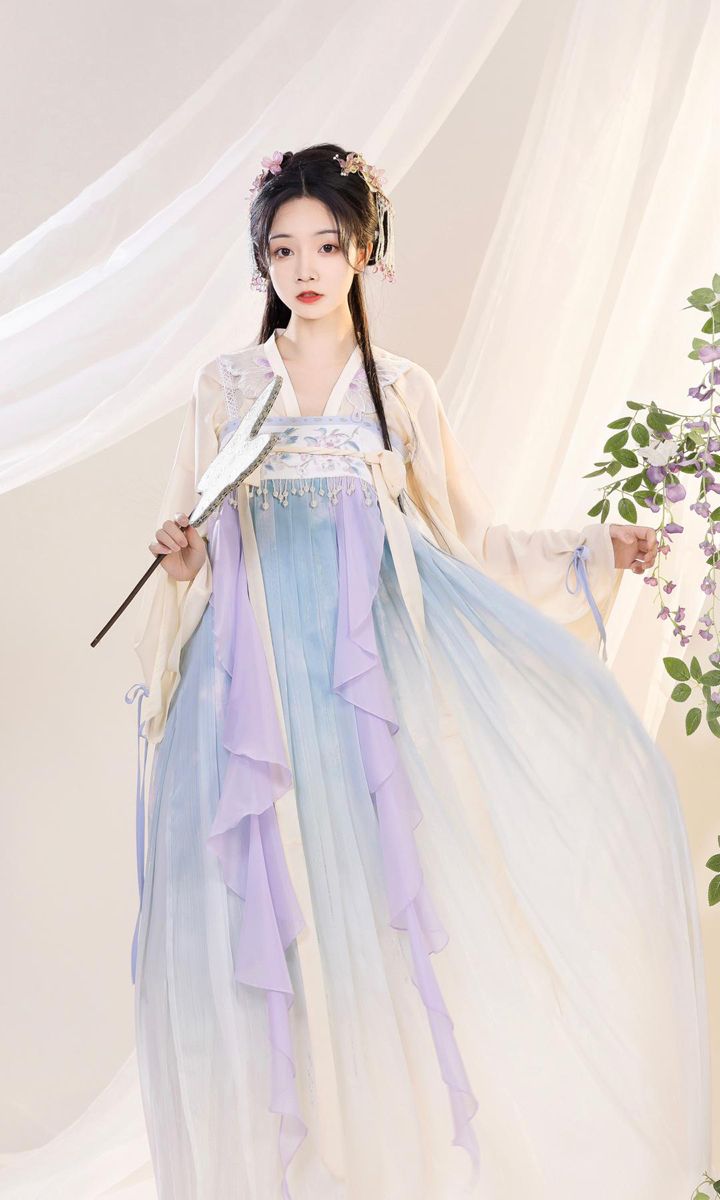 Vintage Shanghai Cheongsam:The Essence of Silk Vintage Shanghai Cheongsam:The Essence of Silk