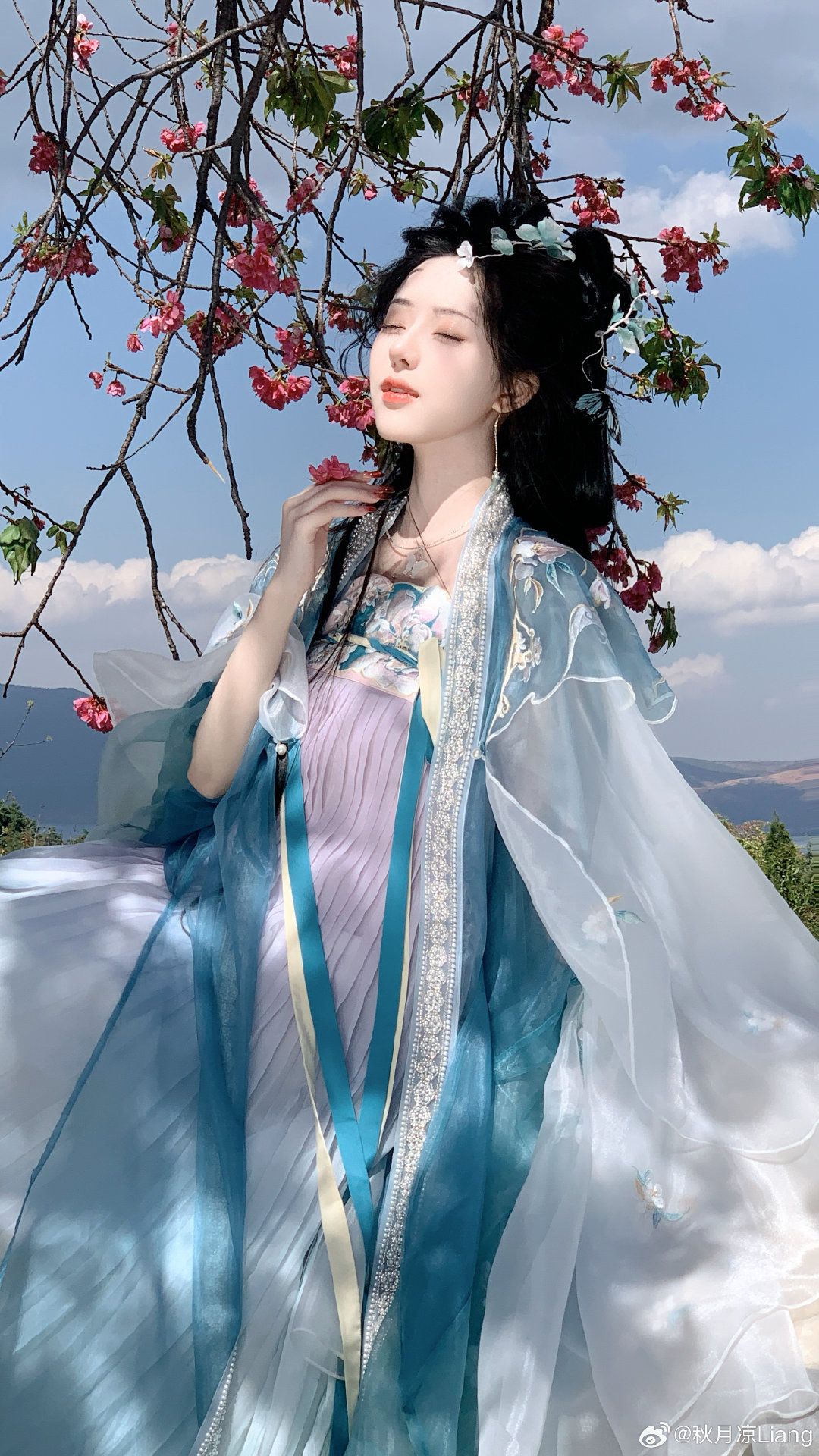 Winter Adult Hanfu Shoes:A Guide to Styling and Comfort Winter Adult Hanfu Shoes:A Guide to Styling and Comfort