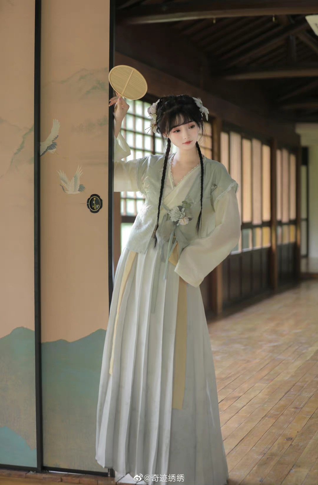 The Enchanting Red Dragonfly Cheongsam:A Symbol of Traditional Elegance The Enchanting Red Dragonfly Cheongsam:A Symbol of Traditional Elegance