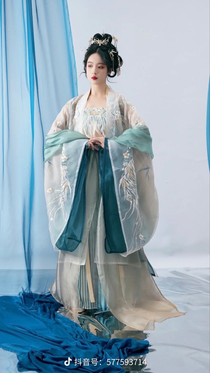 The Elegance of a Horseface Skirt paired with Academic Gowns The Elegance of a Horseface Skirt paired with Academic Gowns