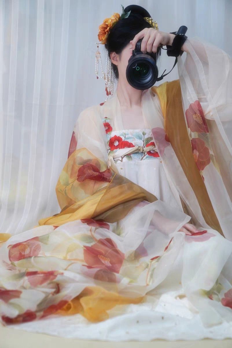 Hanfu Traditional Clothing in Kindergartens:Preserving Cultural Heritage through Education Hanfu Traditional Clothing in Kindergartens:Preserving Cultural Heritage through Education