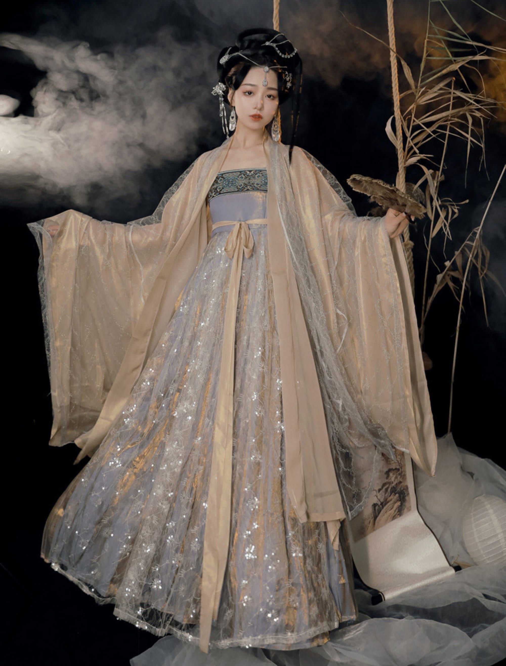 The Beauty of Hanfu:The Blooming Cherry Blossoms The Beauty of Hanfu:The Blooming Cherry Blossoms