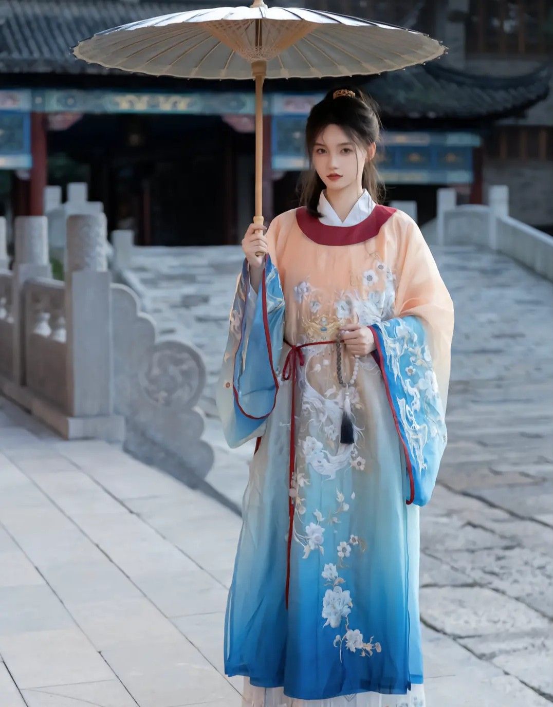 The Glow of Cheongsam:A Cultural Icon of Elegance and Tradition The Glow of Cheongsam:A Cultural Icon of Elegance and Tradition