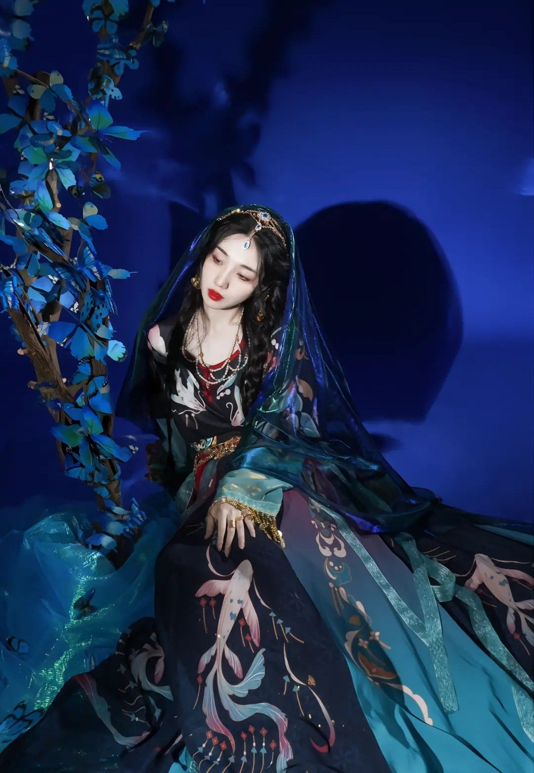 Vintage Cheongsam:The Splendor of Traditional Chinese Clothing in the Republic of China Era Vintage Cheongsam:The Splendor of Traditional Chinese Clothing in the Republic of China Era