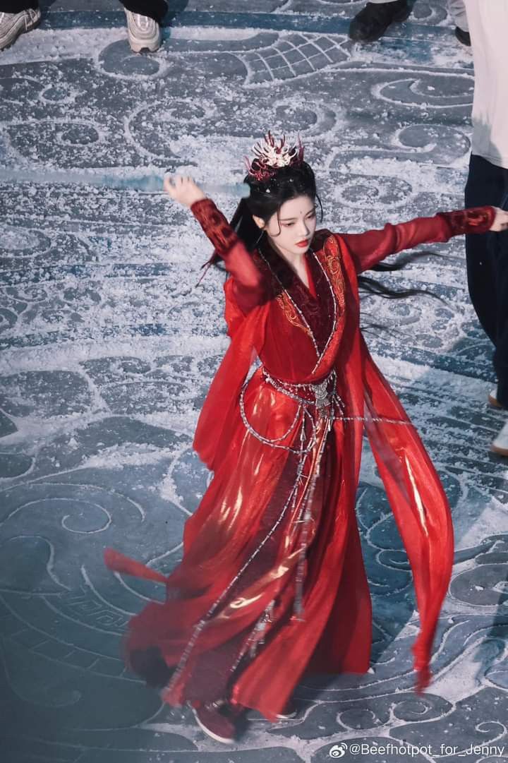 Hanfu in the Song Dynasty:A Study on the Song-Period Clothing in the Song Dynasty