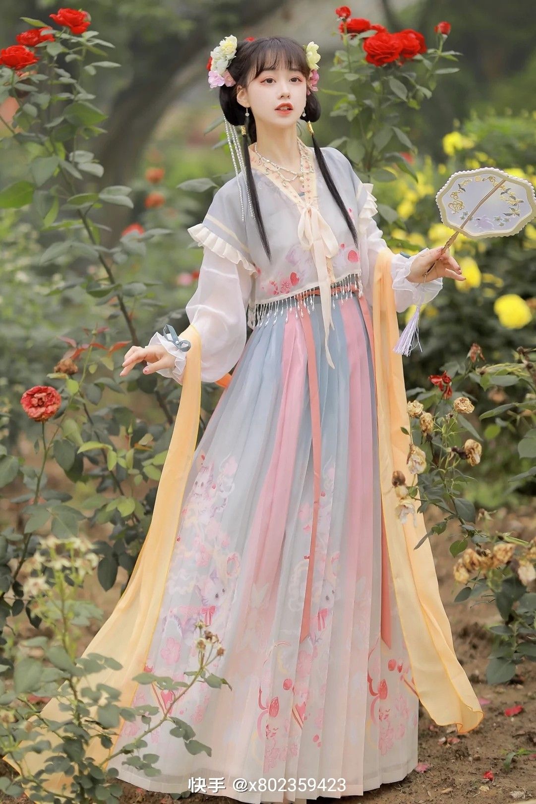 Elegant仙女Style with Cheongsam and High Heels Elegant仙女Style with Cheongsam and High Heels