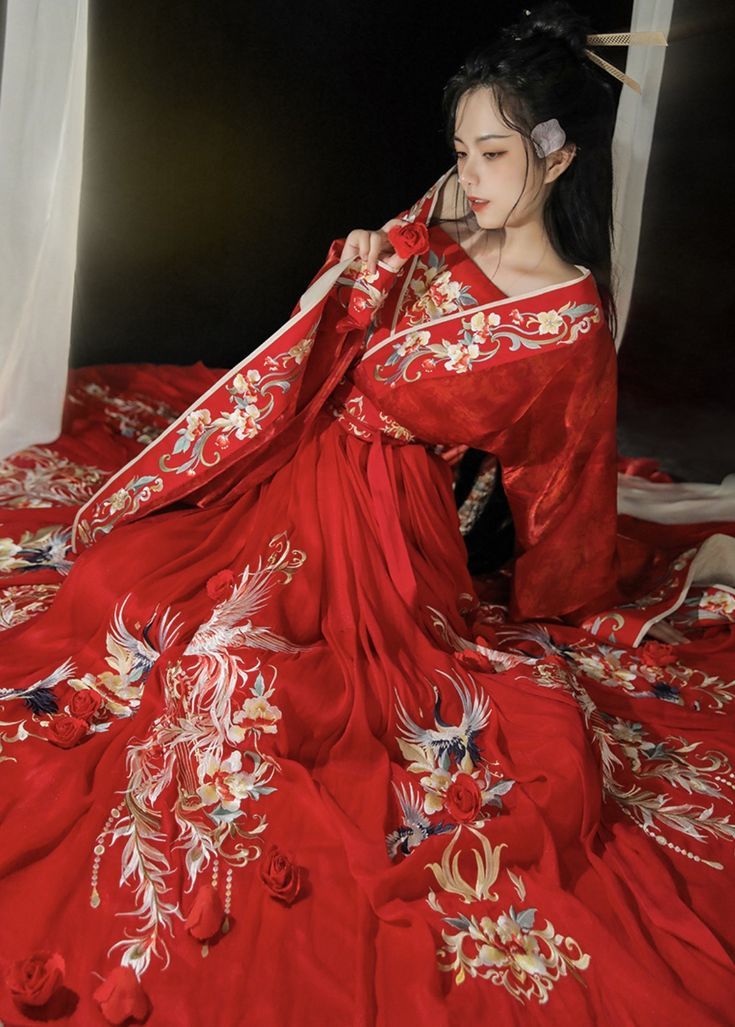 Elegance in Summer:The Allure of Yi Hongyans Cheongsam Qipao Elegance in Summer:The Allure of Yi Hongyans Cheongsam Qipao