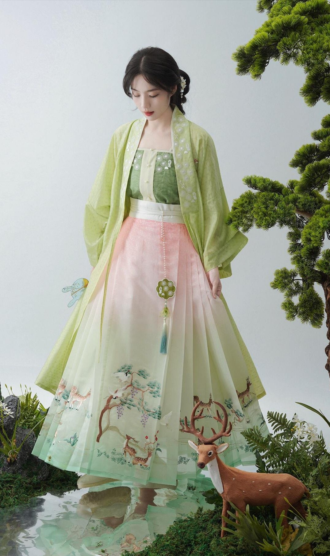 Luxurious Xiangyun Silk Horseface Skirt Ensemble An Elegant Fashion Statement Luxurious Xiangyun Silk Horseface Skirt Ensemble An Elegant Fashion Statement