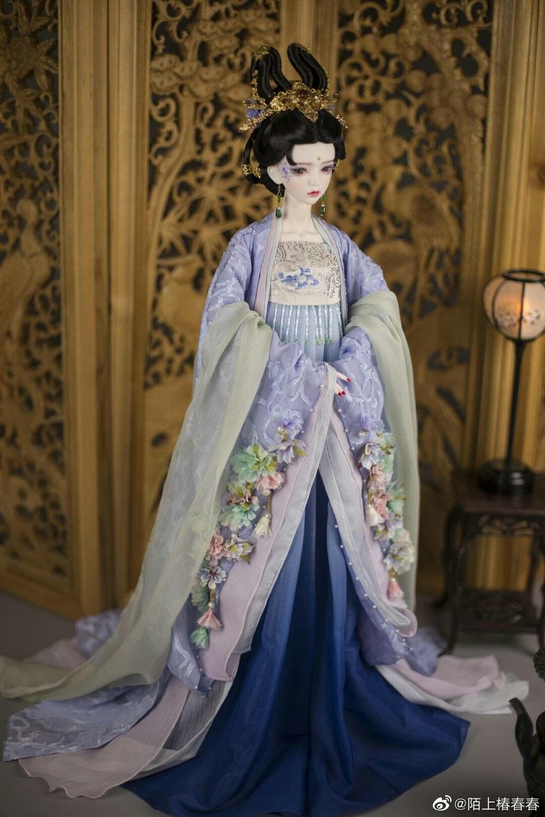 Elegant Qipao and Pearl Necklace:A Perfect Match in Traditional Elegance Elegant Qipao and Pearl Necklace:A Perfect Match in Traditional Elegance