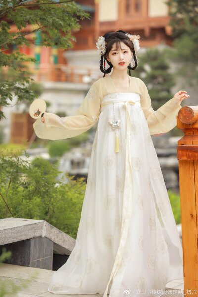 Winter 2024 Fashion Trends for Little Girls in Traditional Chinese Hanfu Winter 2024 Fashion Trends for Little Girls in Traditional Chinese Hanfu