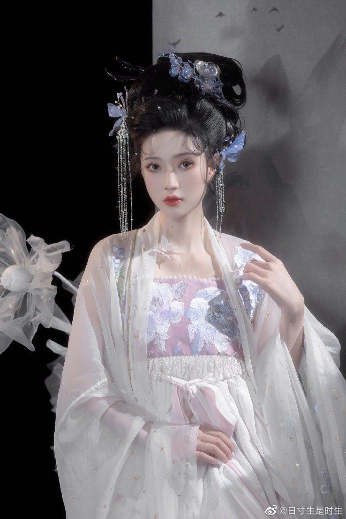 Embracing the Beauty of Plus-Size Cheongsam Skirts