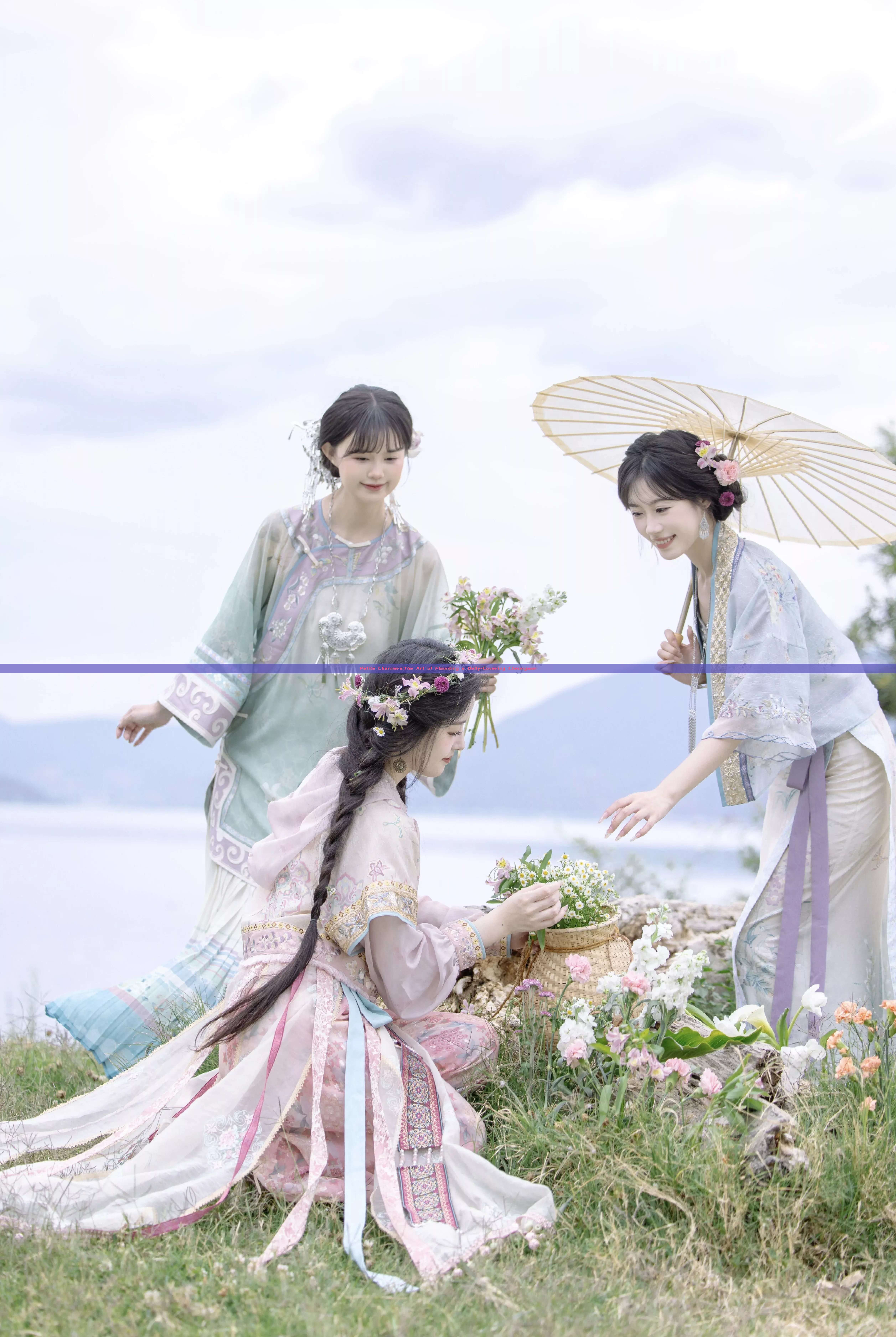 Petite Charmers:The Art of Flaunting a Belly-Covering Cheongsam Petite Charmers:The Art of Flaunting a Belly-Covering Cheongsam