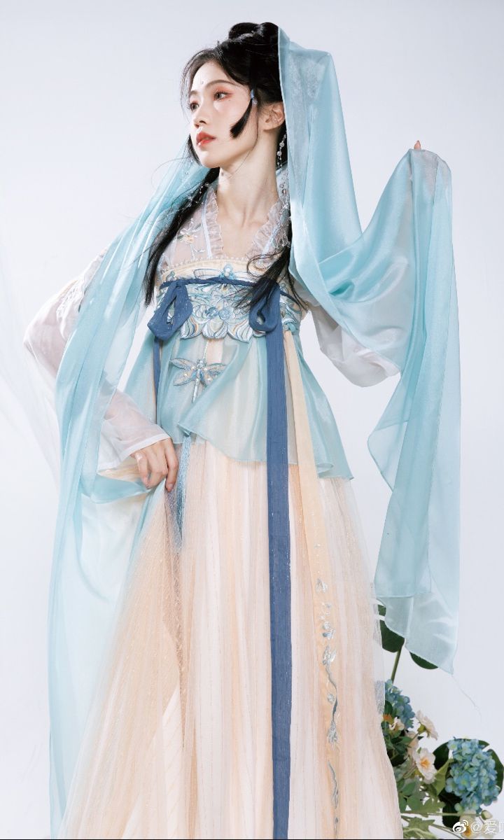 The Splendor of Hanfu:The Silk and Satin Fabrics of Traditional Chinese Elegance The Splendor of Hanfu:The Silk and Satin Fabrics of Traditional Chinese Elegance