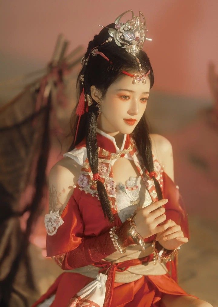 The Dominating Dark Lady in Hanfu Fashion:An Emotional Journey into the Life of a Tough御姐