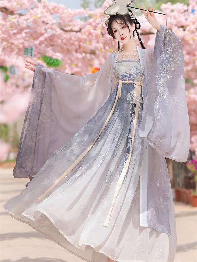 Embracing the Summer with Cheongsam Skirts:A Guide to Styling Your Qipao