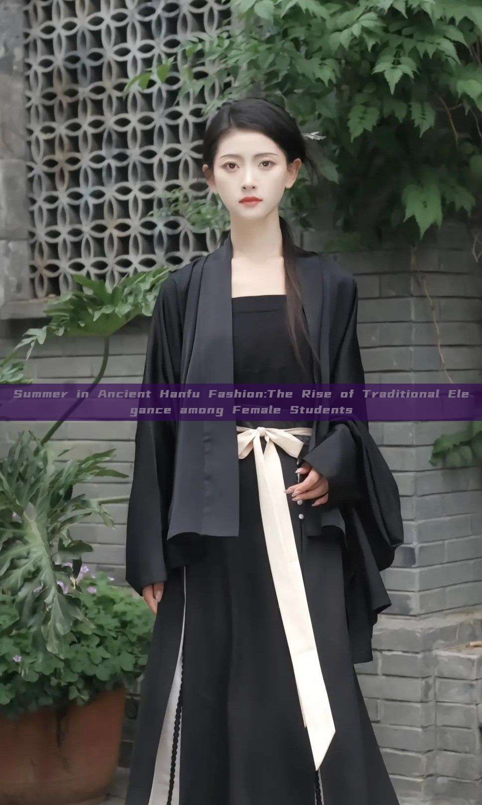 Summer in Ancient Hanfu Fashion:The Rise of Traditional Elegance among Female Students