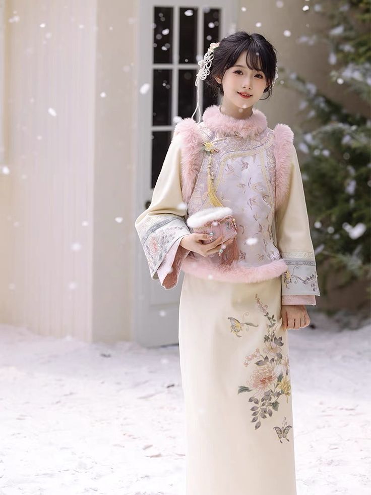 The Enchantment of Guangxiu Hanfu:The Allure of Traditional Chinese Clothing