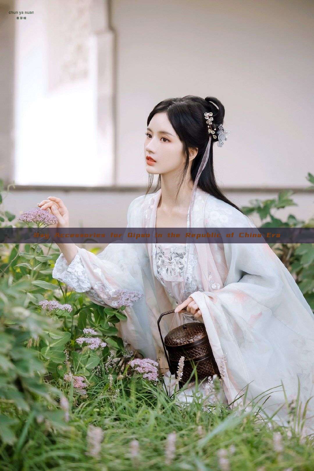 Bag Accessories for Qipao in the Republic of China Era