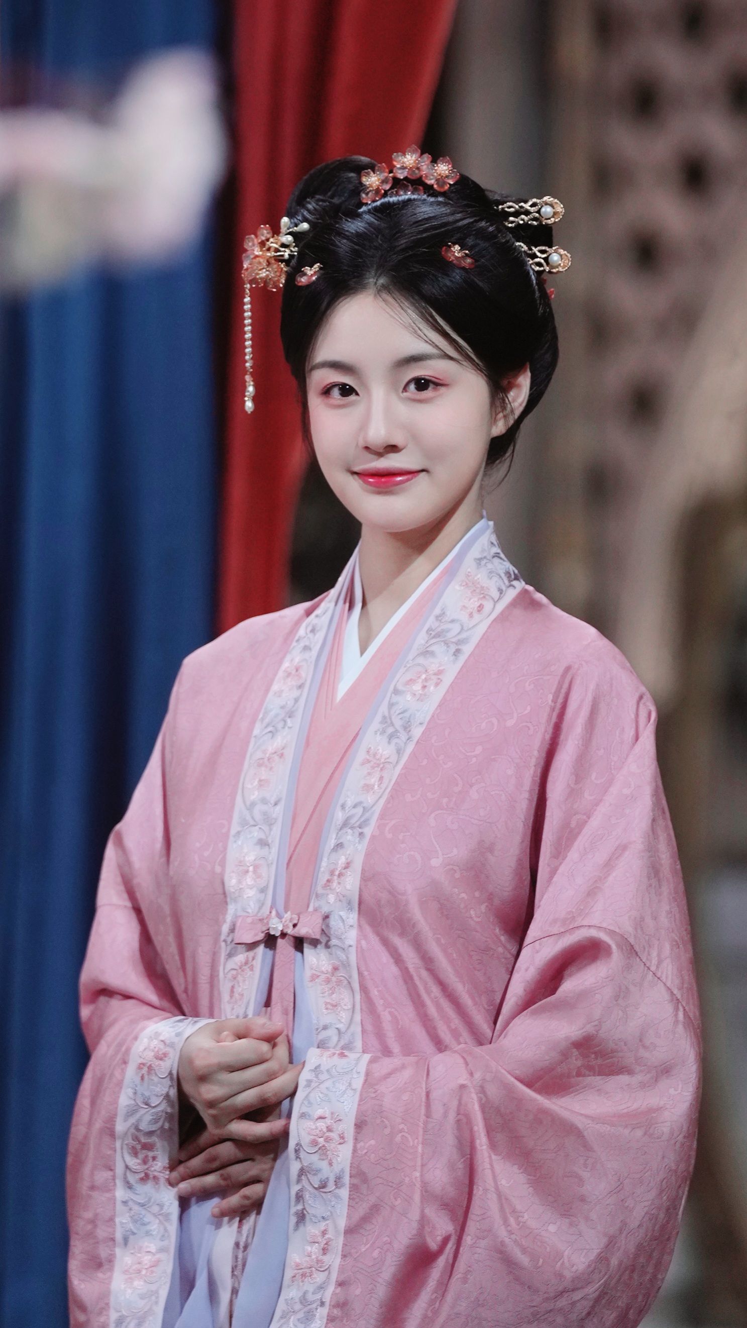 Red Cheongsam:The Newest Fashion for 2023 Autumn Winter Red Cheongsam:The Newest Fashion for 2023 Autumn Winter