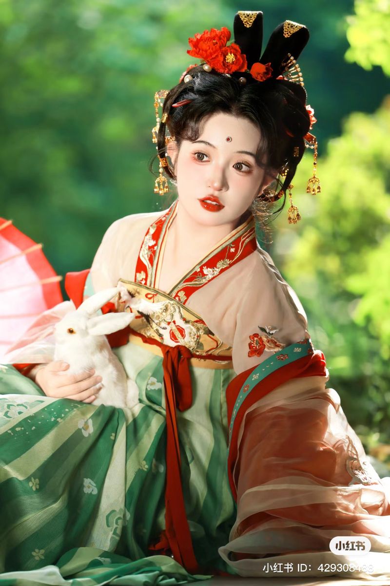The Allure of Wuzhu-Style Hanfu:A Journey into Traditional Chinese Elegance