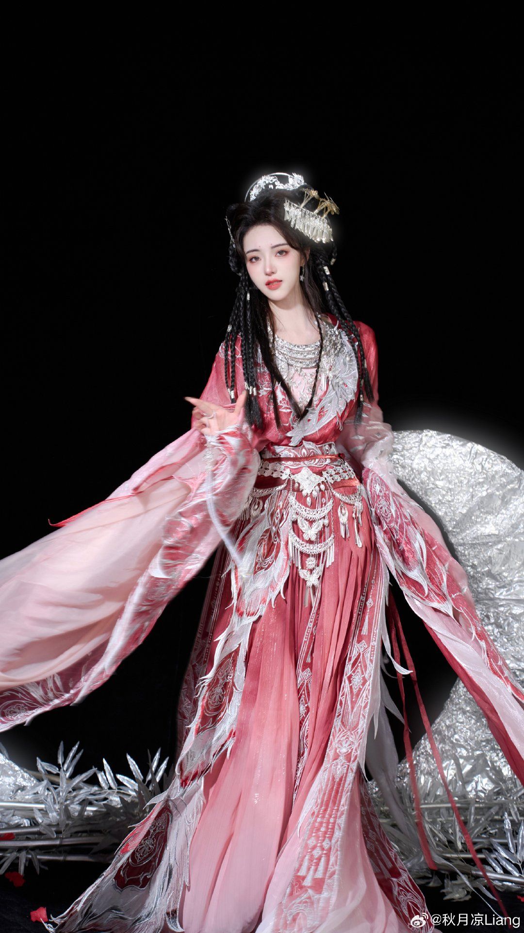 Exploring the Elegance of Hanfu Shoes for Women:The Allure of Mesh-Covered Shoes