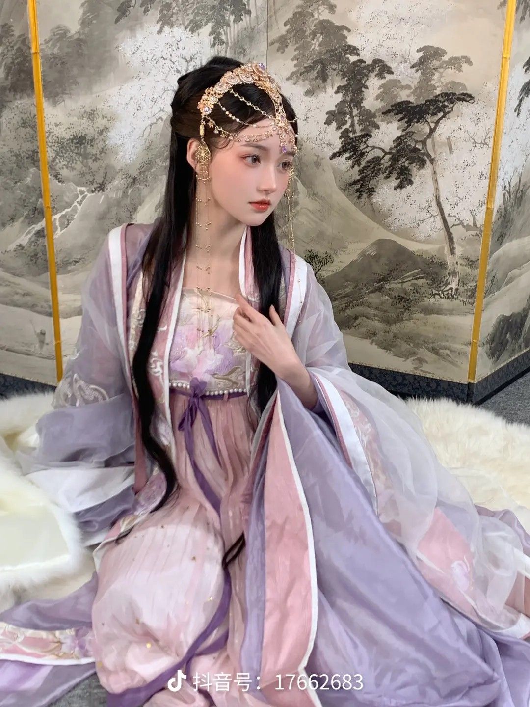 This Lifes Fateful Connection:The Charm of Hanfu Traditional Chinese Clothing