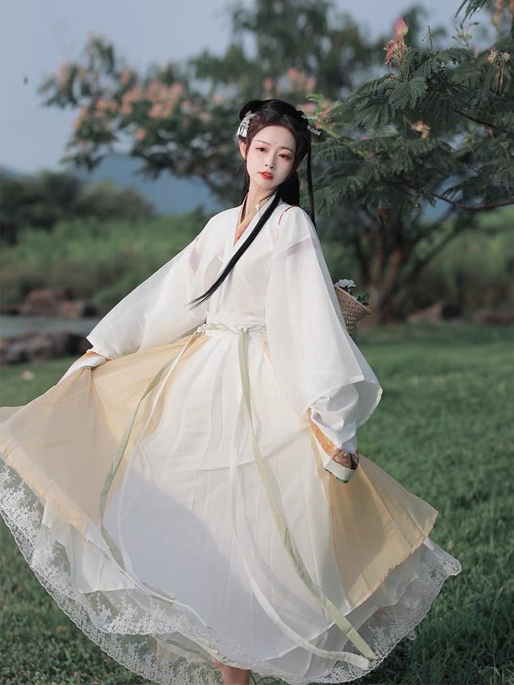 Flax-Based Hanfu Fashion:The Elegance of a Woman in Traditional Chinese Attire Flax-Based Hanfu Fashion:The Elegance of a Woman in Traditional Chinese Attire