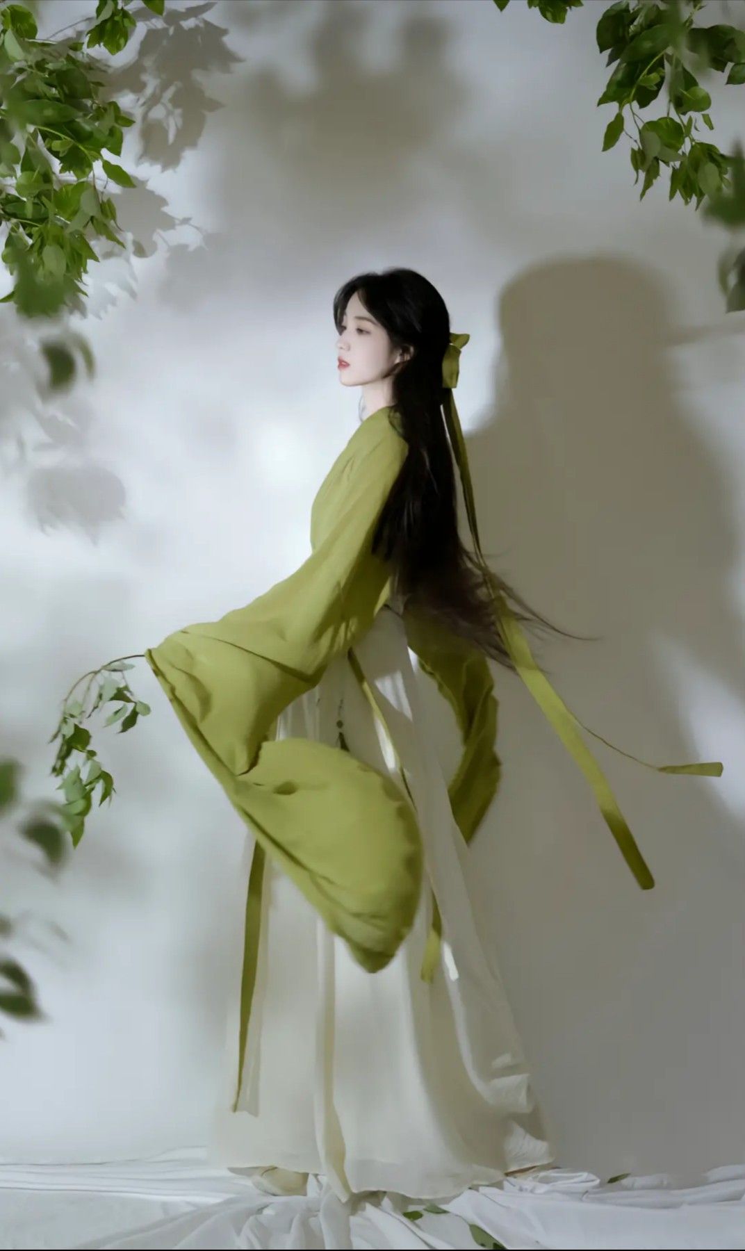 Vintage Cheongsam:The Revival of Traditional Chinese Style with Grid Patterns of the Republic Era Vintage Cheongsam:The Revival of Traditional Chinese Style with Grid Patterns of the Republic Era