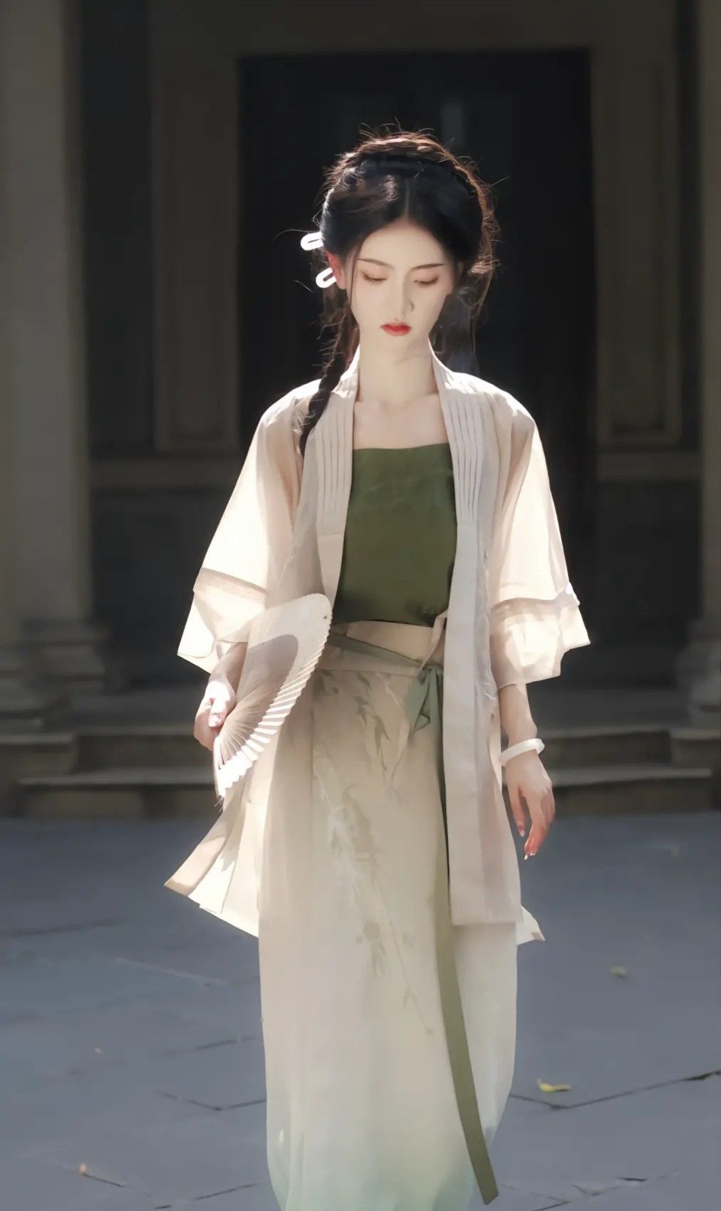 Reimagining the Cheongsam:Modern Short Versions for the Youth Reimagining the Cheongsam:Modern Short Versions for the Youth